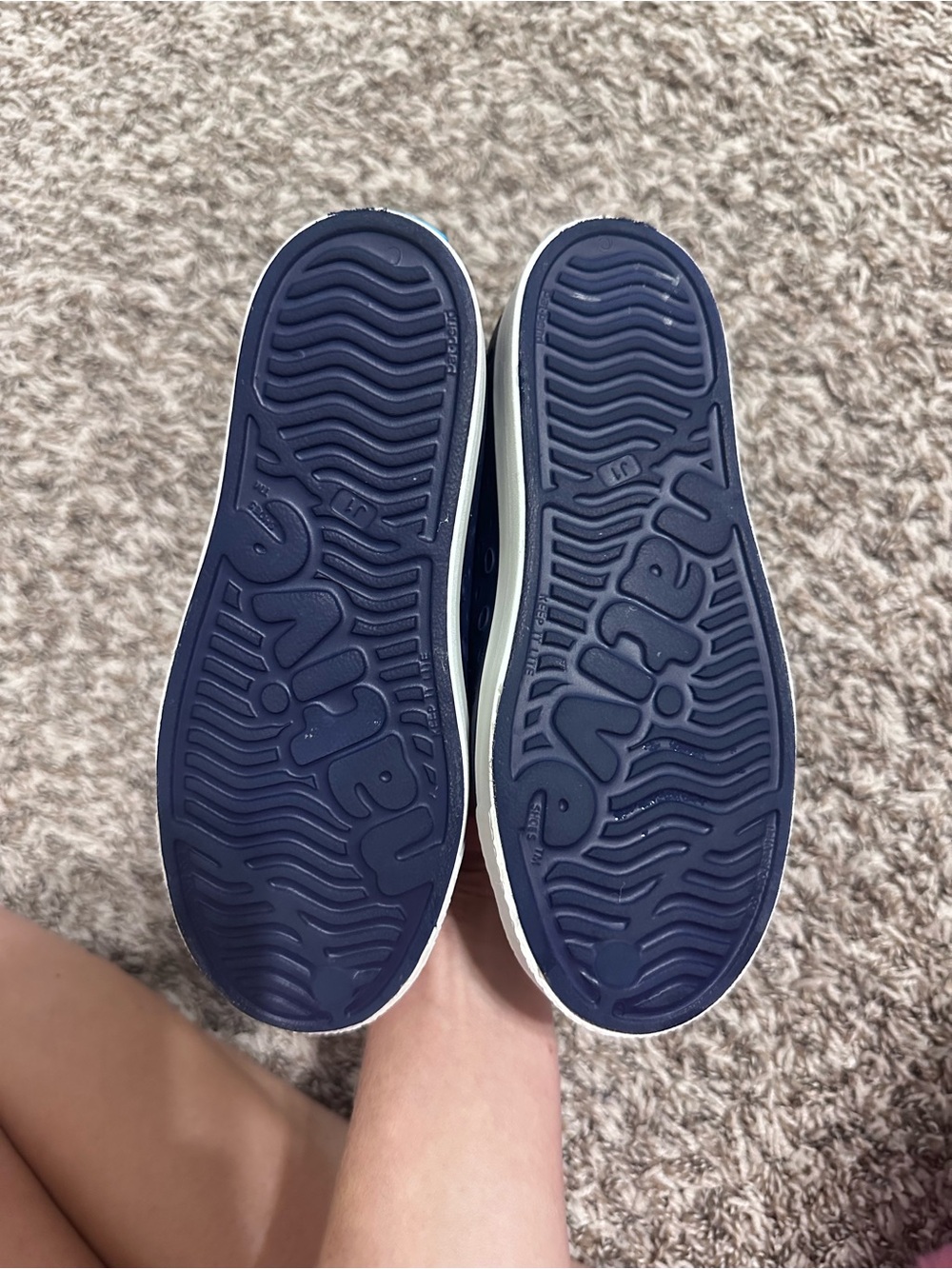 Native boys Jefferson size J1 Slip-On in Navy and White shoes - Picture 3 of 5
